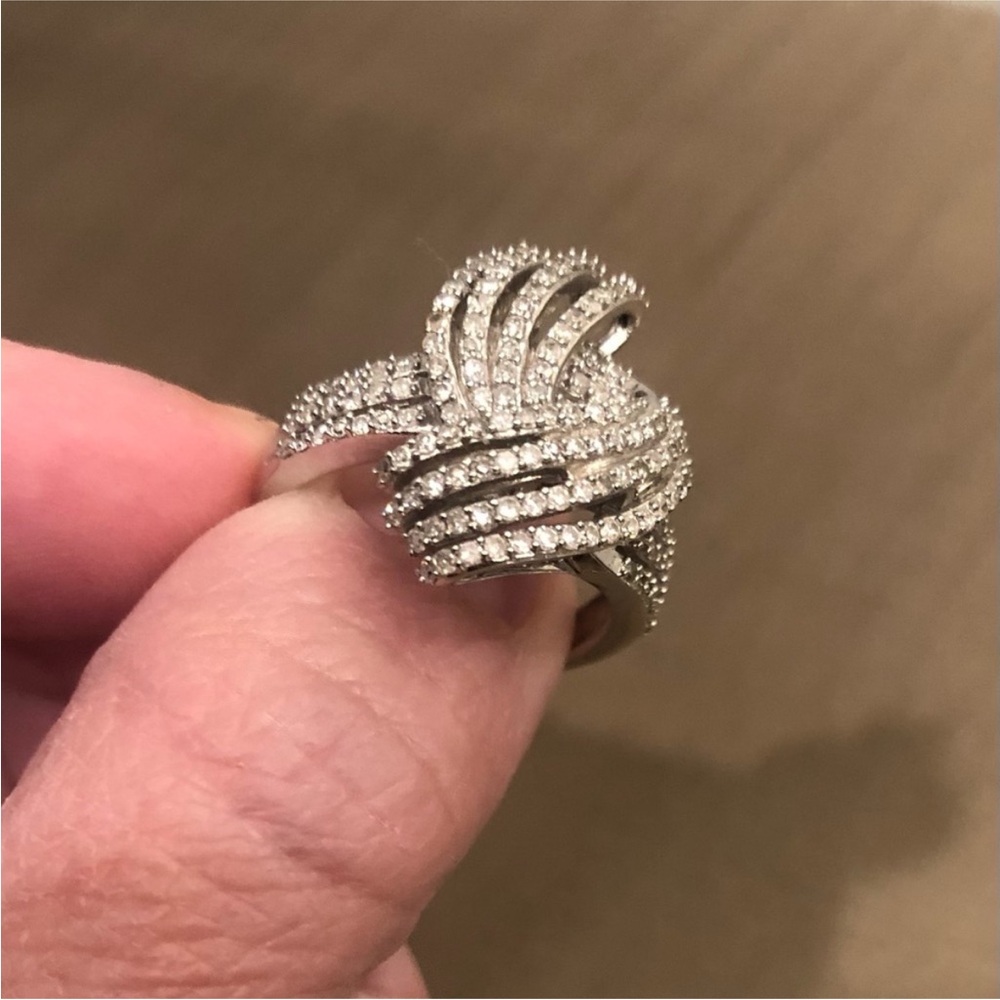 14k Solid Gold Ring With Dynamic Curved Bands And… - image 5